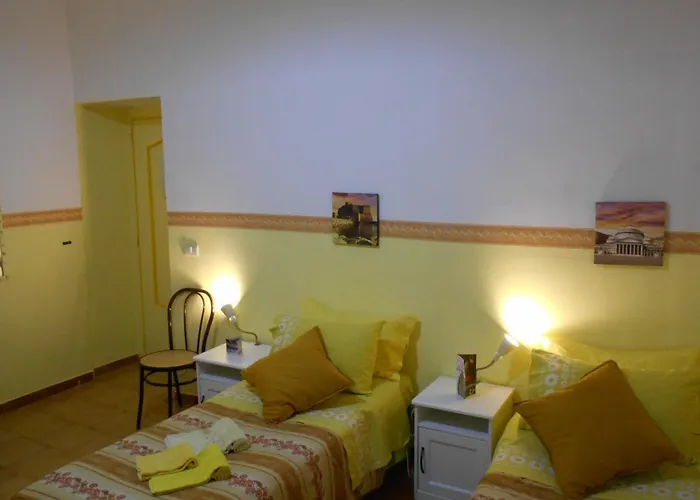 Robby's House Bed and Breakfast 2*